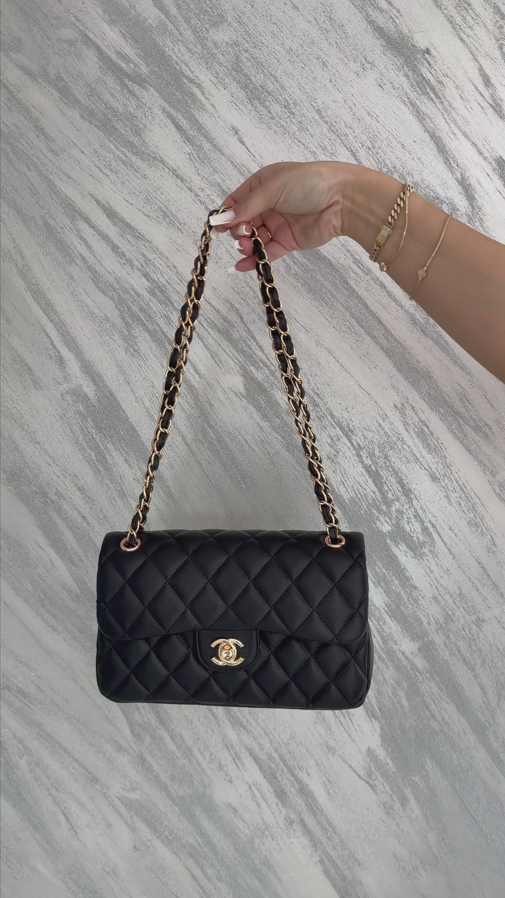Chanel Matlasată – Negru, Auriu