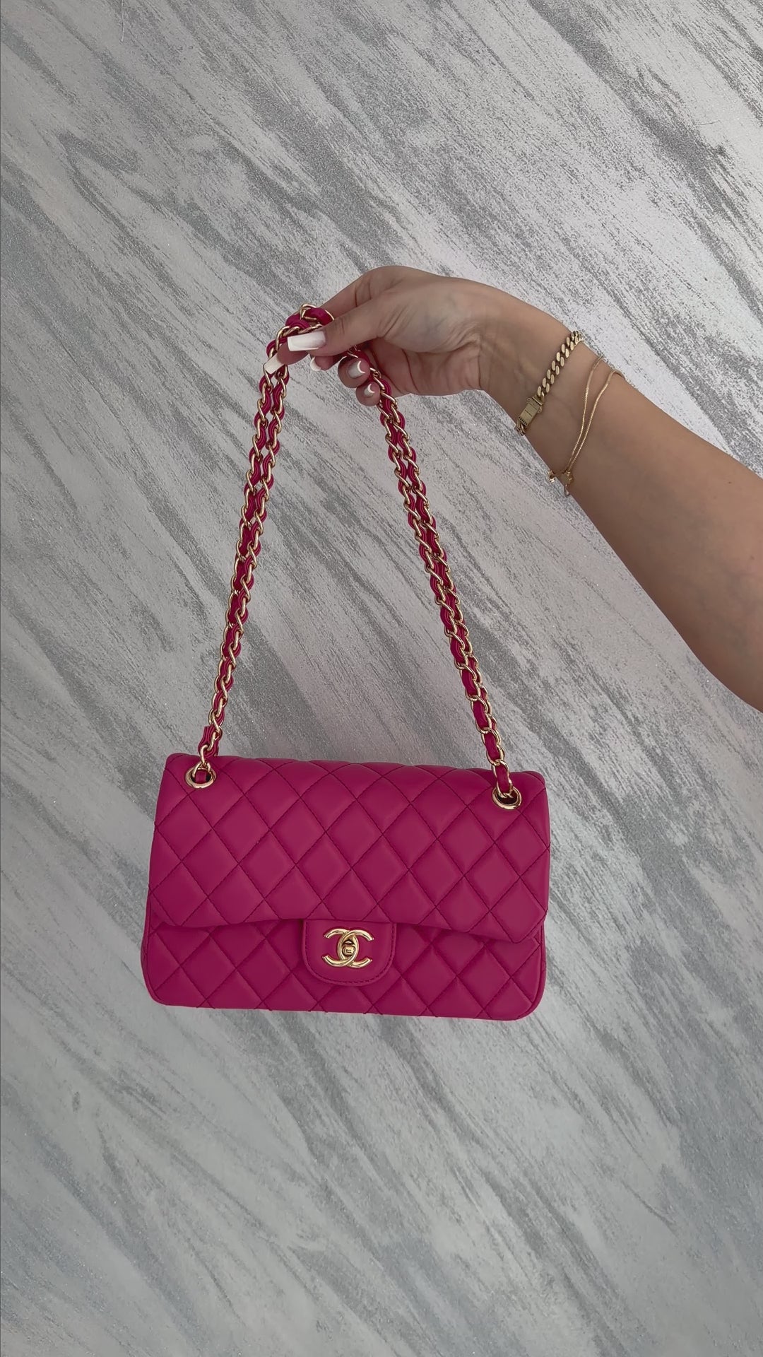 Chanel Matlasată – Roz Fuchsia,