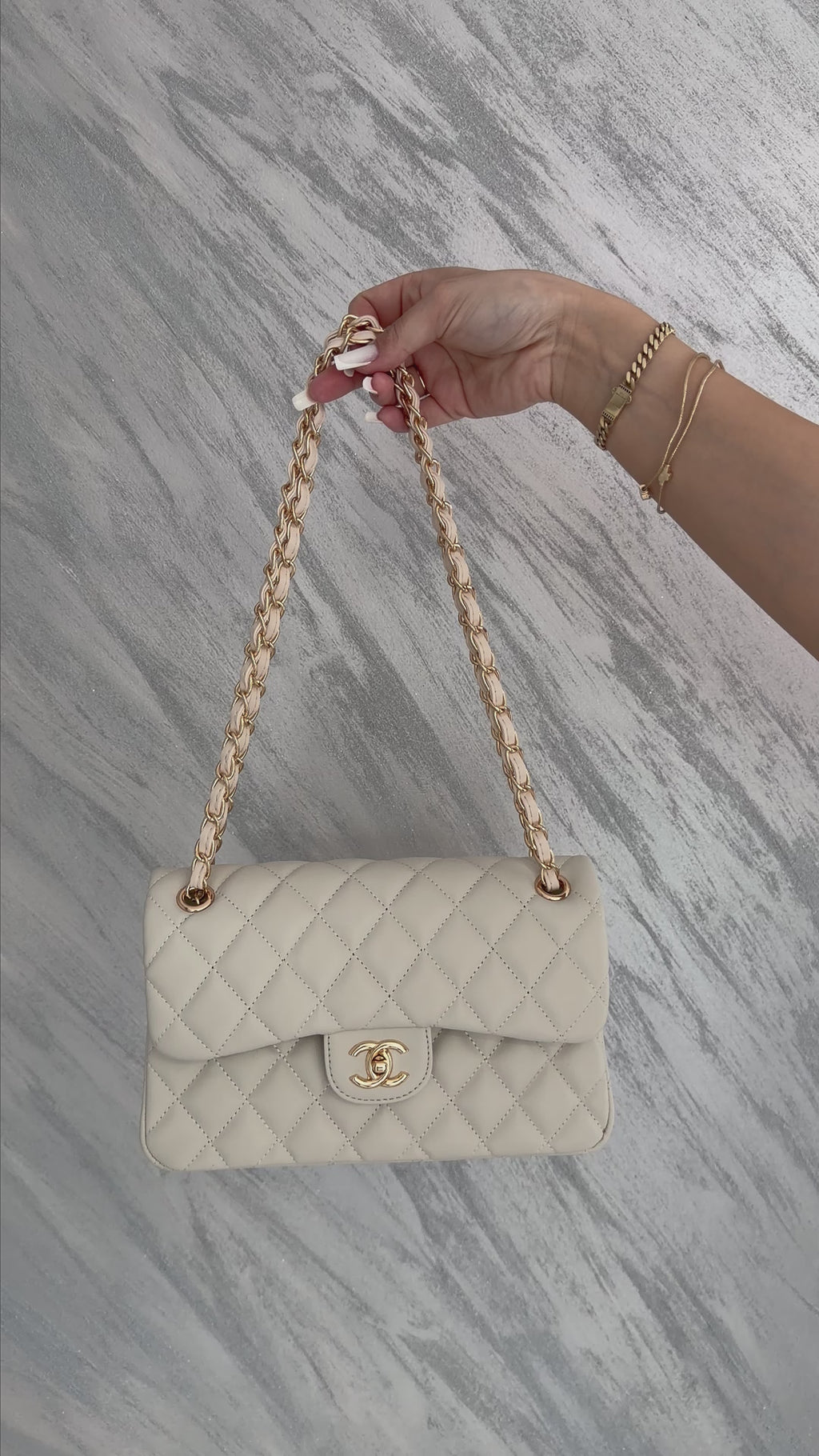 Chanel Matlasată – Crem Unt, Auriu